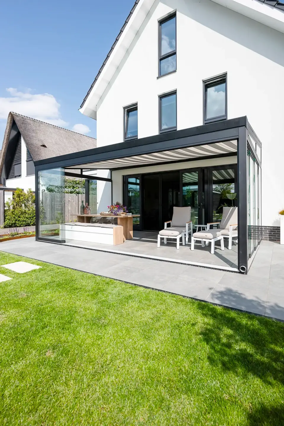 Verasol Cube Wintergarten im modernen Design mit Glasdach in Gelsenkirchen